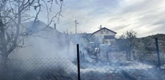 Çankırı'nın Yapraklı ilçesinde bir ev alevlere teslim oldu