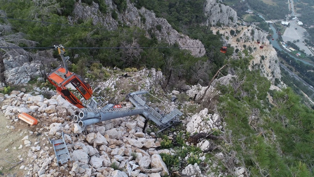 Antalya\'daki teleferik kazasının enkazı havadan görüntülendi