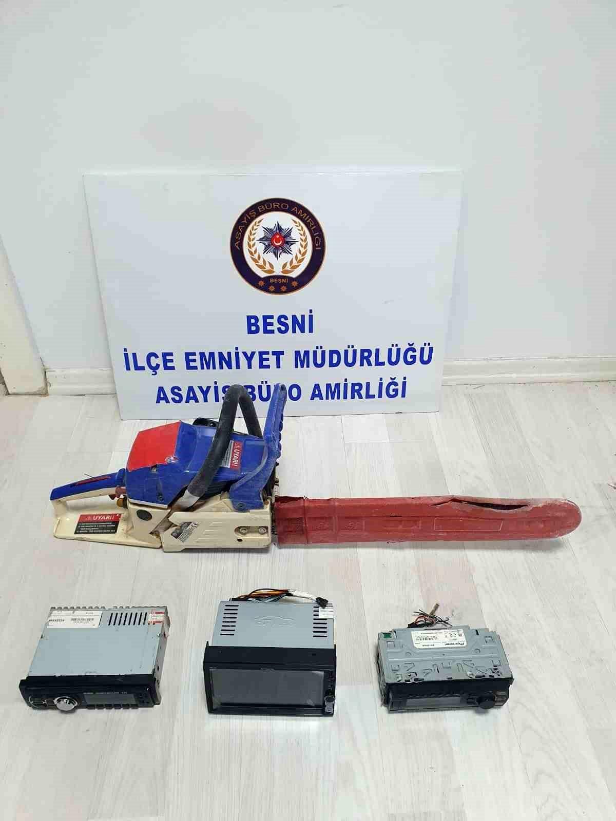 Adıyaman\'ın Besni ilçesinde araçlardan teyp çalan şahıs yakalandı