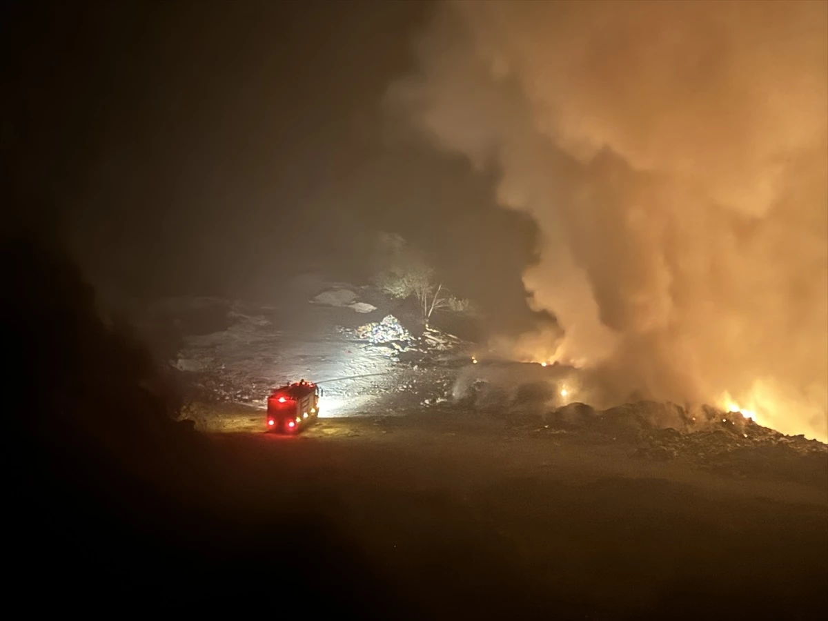 Artvin\'de çöp döküm ve depolama sahasında metan gazı patlaması sonucu yangın çıktı