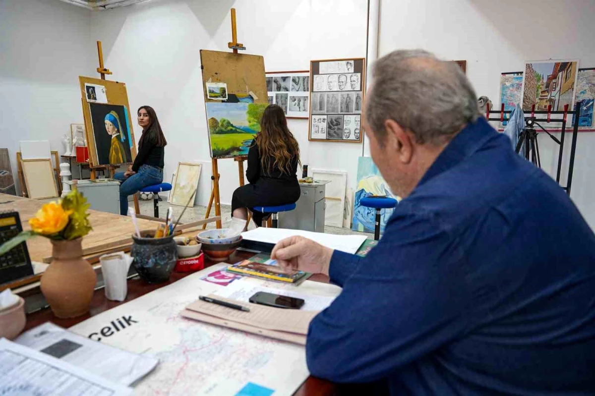 Tokat Üniversitesi\'nde Azerbaycanlı öğretmenin sanat eğitimi