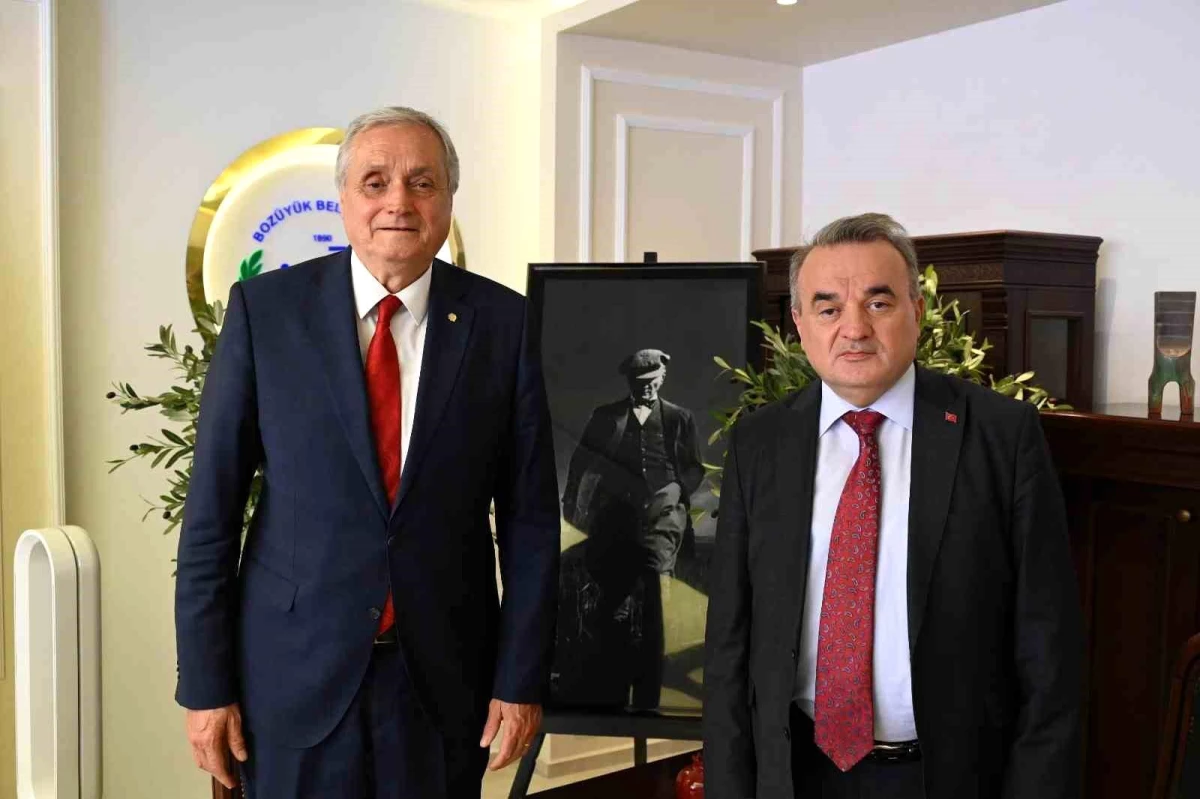 Bozüyük Belediye Başkanı Mehmet Talat Bakkalcıoğlu\'na tebrik ziyaretleri