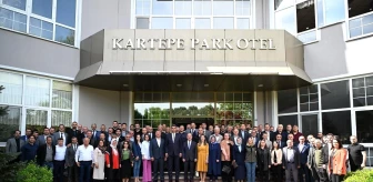 Kartepe Belediye Başkanı Mustafa Kocaman, Belediye Meclisi Üyeleri ve Muhtarlarla Bir Araya Geldi