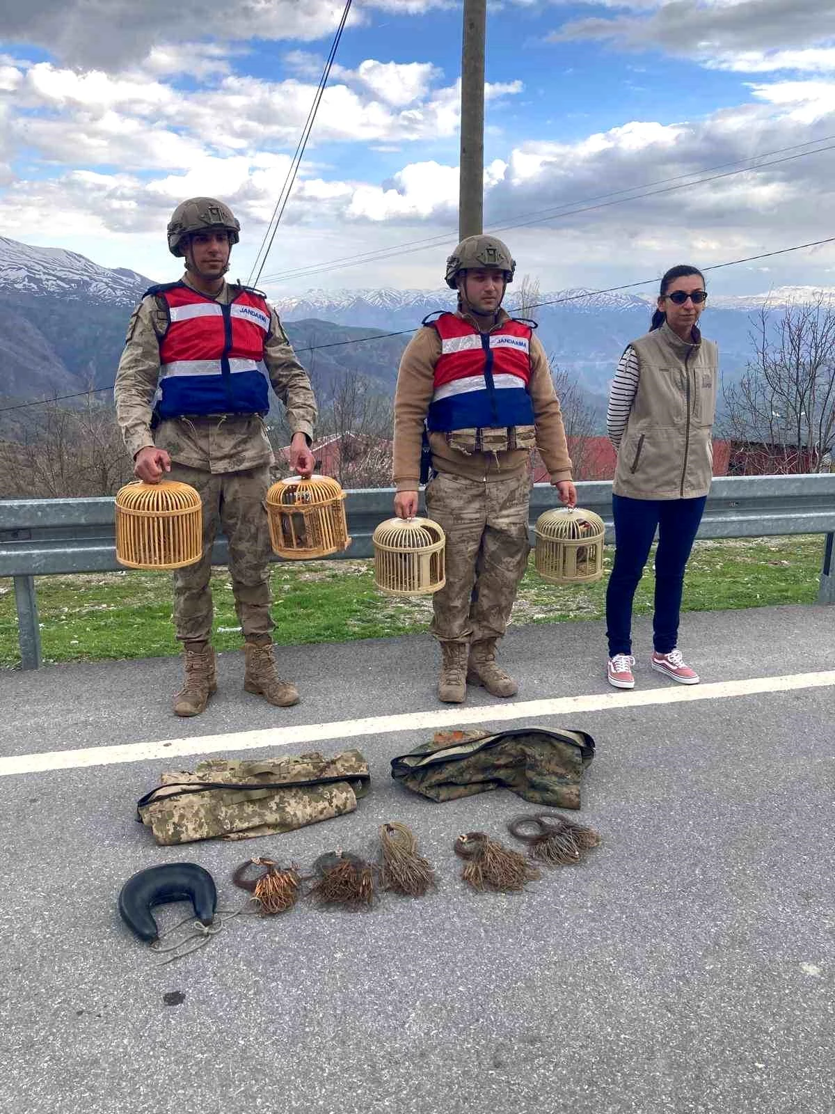 Doğa Koruma Milli Parklar Bitlis Şubesi İl Müdürlüğü, kaçak keklik avlayanlara ceza verdi