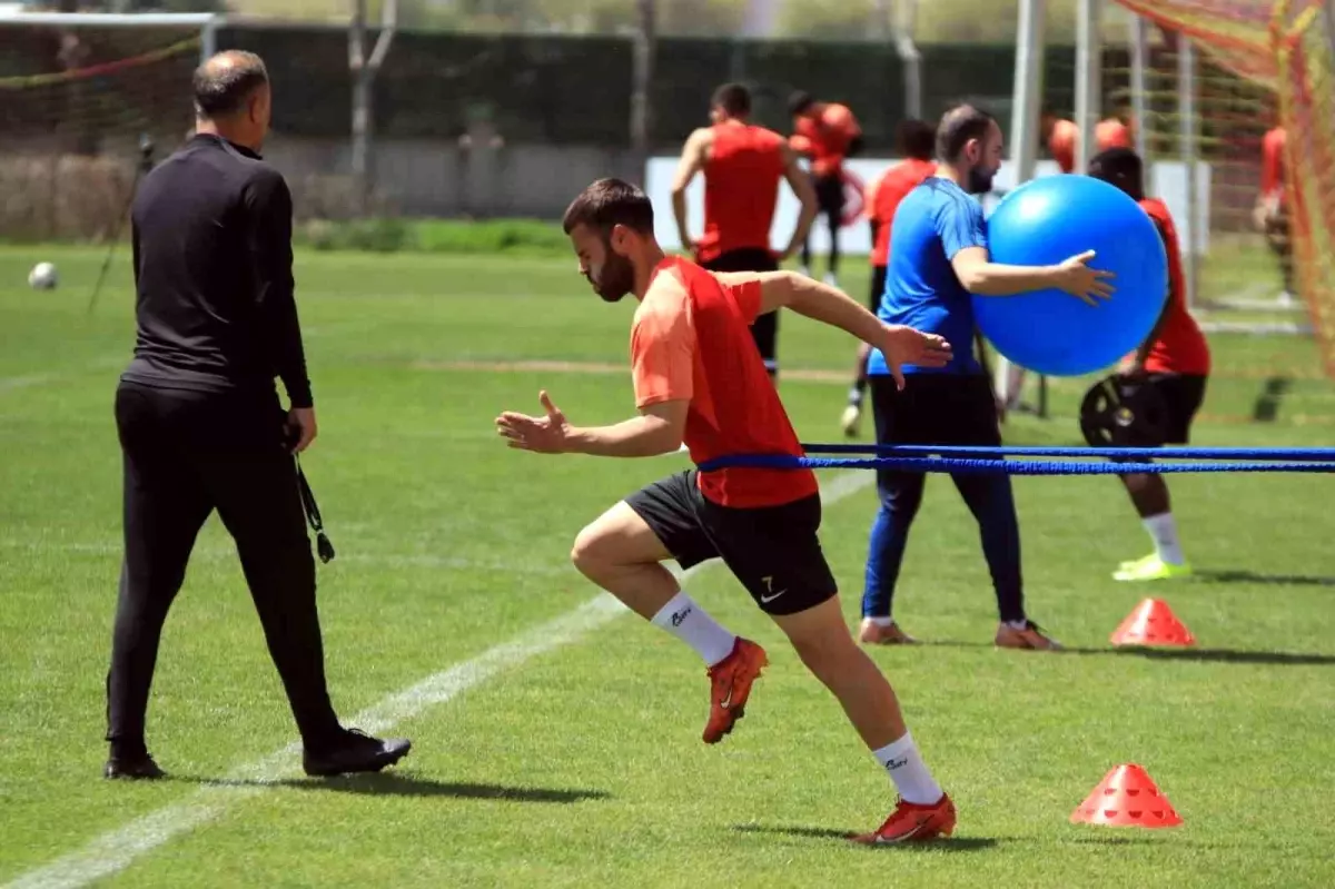 Kayserispor Teknik Direktörü Burak Yılmaz: Her puanın değerli olduğu riskli haftalara girdik