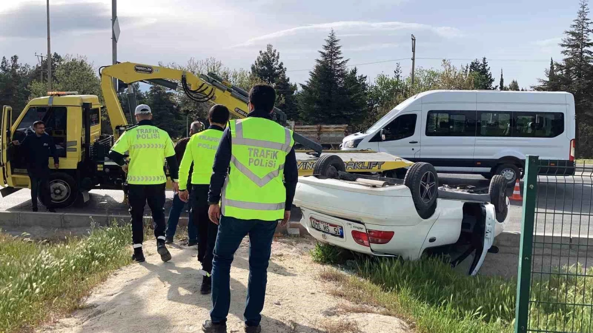 Burdur-Isparta Karayolunda Kontrolden Çıkan Otomobil Takla Attı, 1 Yaralı