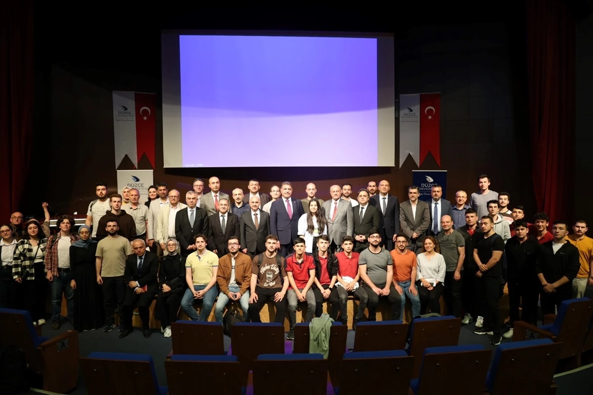 TUSAŞ Yönetim Kurulu Başkanı Rafet Bozdoğan, Düzce Üniversitesinde konferansa katıldı