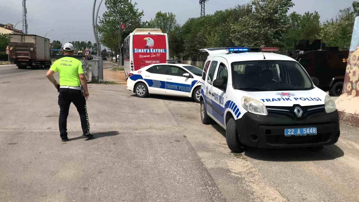 Edirne\'de Alkollü Şoförün Yolcu Dolu Minibüsü Durduruldu