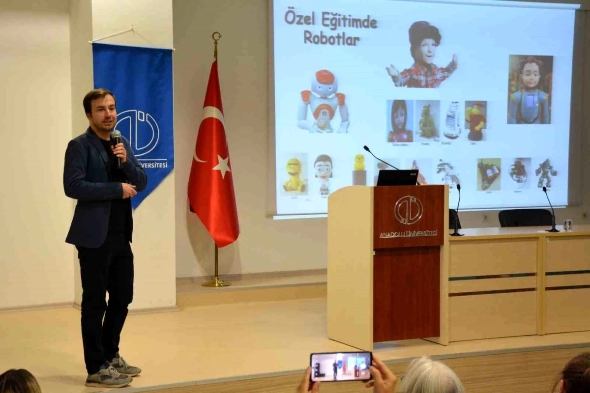 Anadolu Üniversitesi\'nde \'Otizmli Çocukların Eğitiminde İnsansı Robotlar\' başlıklı seminer düzenlendi
