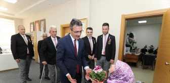 Erenler Belediye Başkanı Şenol Dinç, ziyaretçilerini ağırlamaya devam ediyor