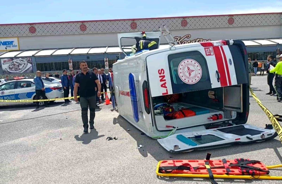 Erzincan\'da Ambulans Kaza Yaptı: 6 Kişi Yaralandı