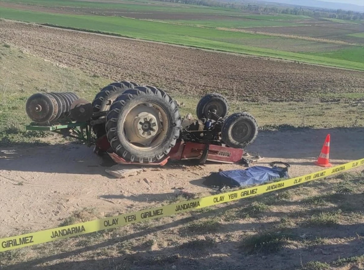 Eskişehir\'de traktör kazası: Sürücü hayatını kaybetti