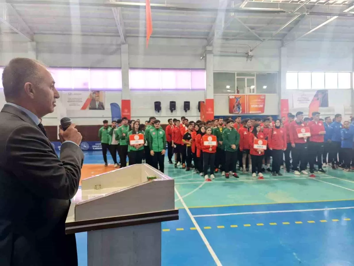 Erzurum\'da 12 ilin katılımıyla Gençlik Merkezi Sporcuları Mücadele Ediyor