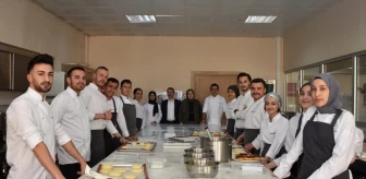 Gümüşhane Üniversitesi Gastronomi ve Mutfak Sanatları Bölümü öğrencileri uygulamalı eğitim alıyor