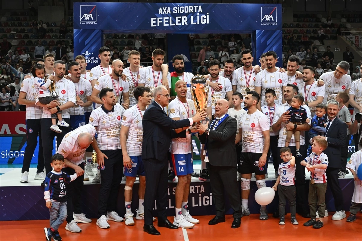 Halkbank, AXA Sigorta Efeler Ligi\'nde şampiyon oldu