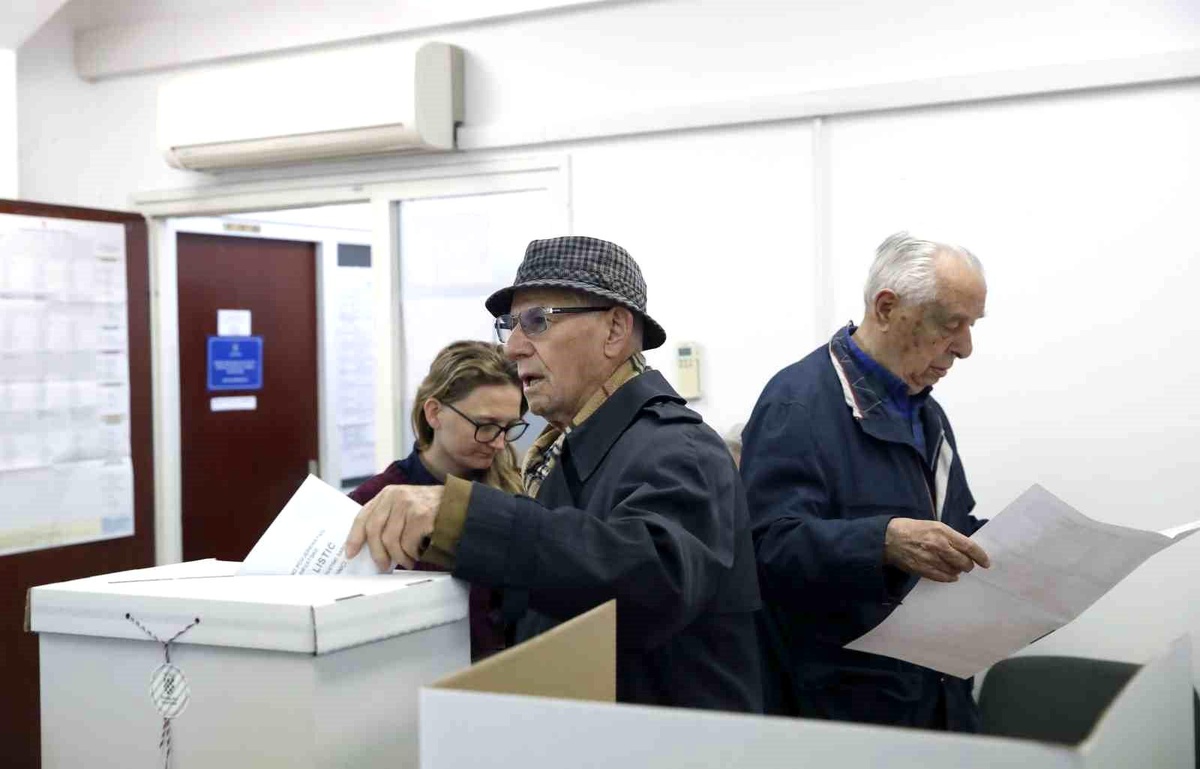 Hırvatistan\'da Hiçbir Parti Tek Başına Hükümeti Kuracak Çoğunluğa Ulaşamıyor