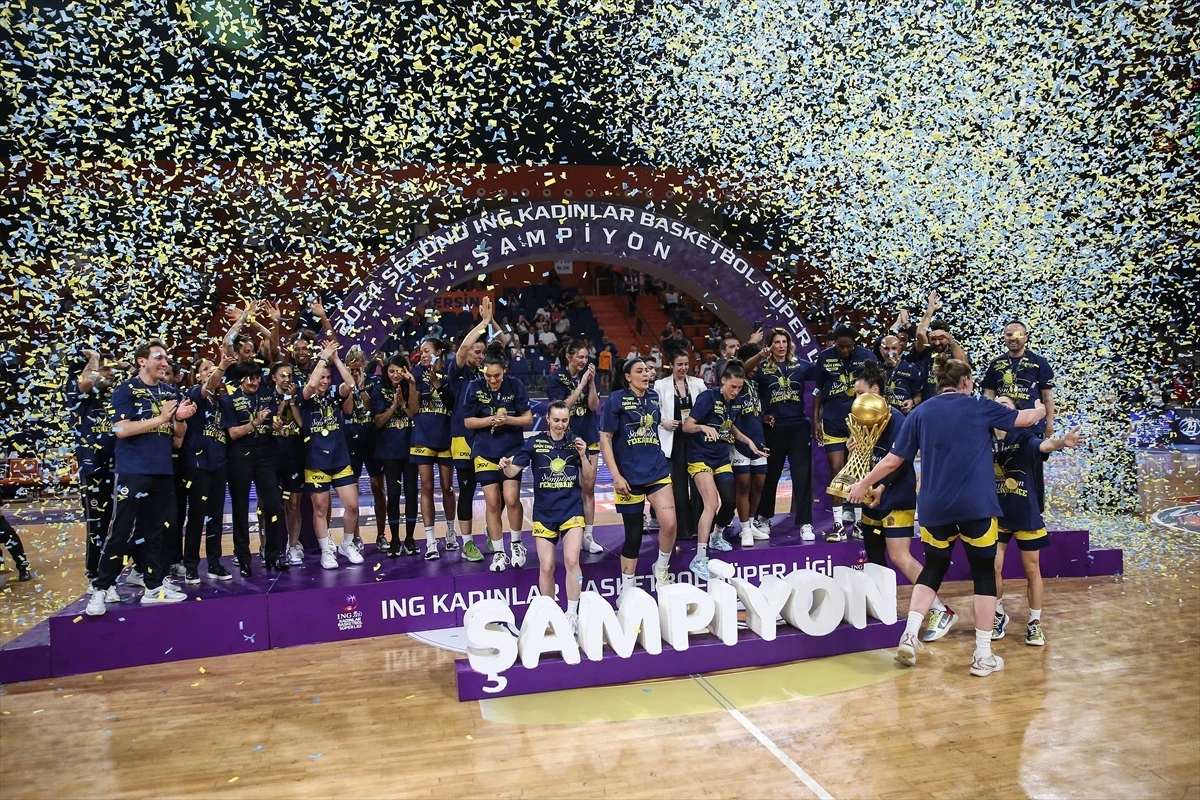Fenerbahçe Alagöz Holding, Kadınlar Basketbol Süper Ligi\'nde şampiyon oldu