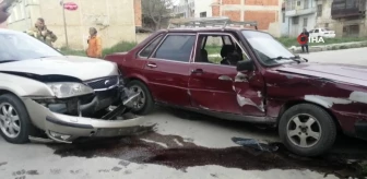 Isparta'da otomobiller çarpıştı: 2 yaralı