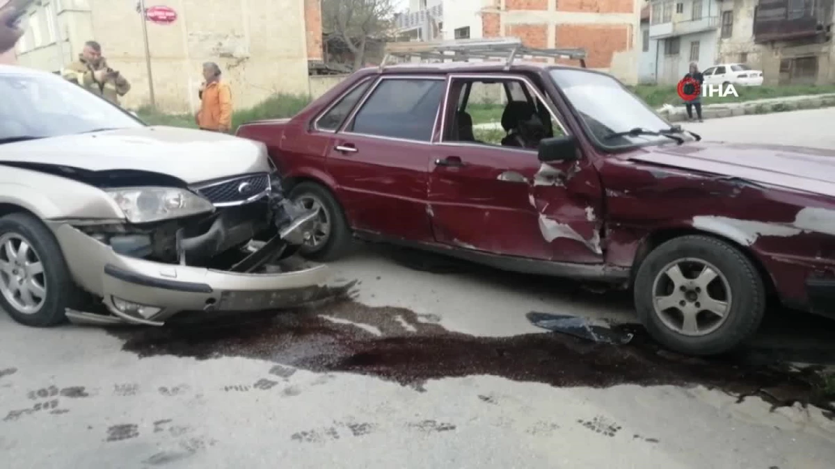 Isparta\'da otomobiller çarpıştı: 2 yaralı