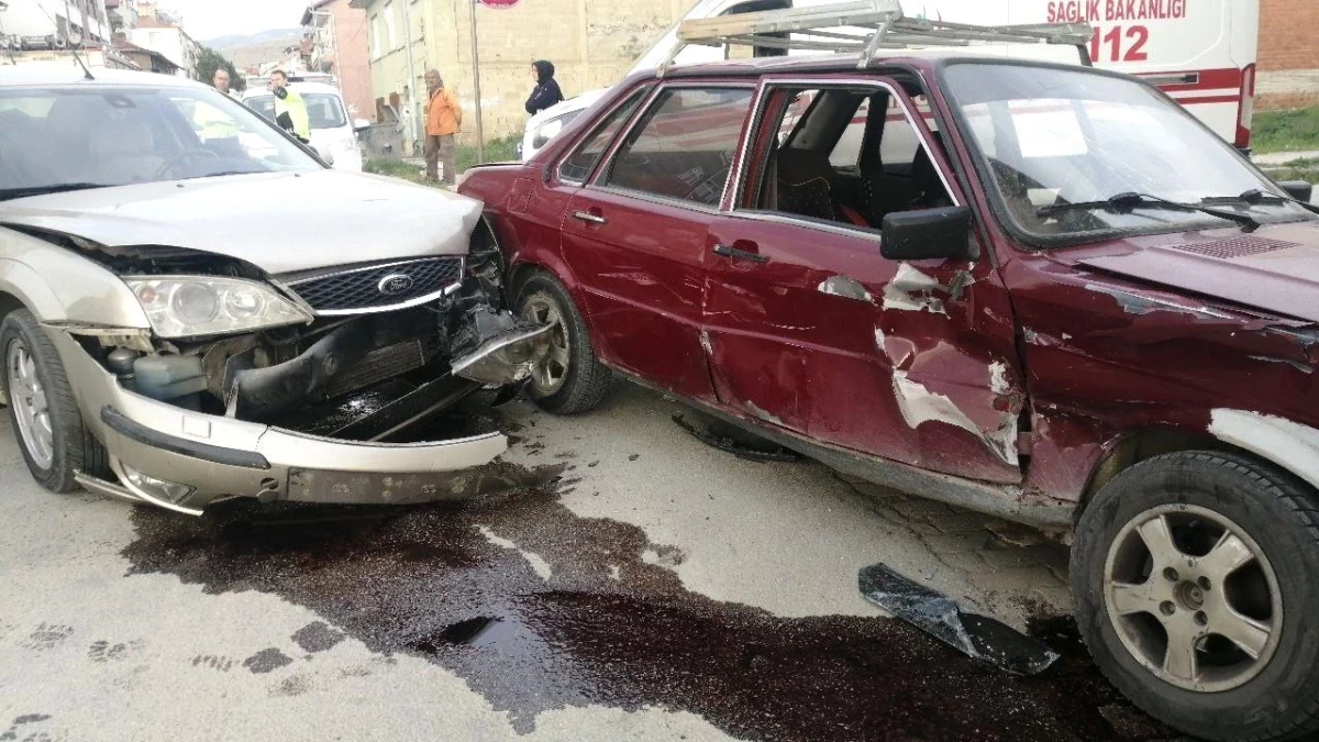 Isparta\'da Otomobil Kazası: 2 Yaralı