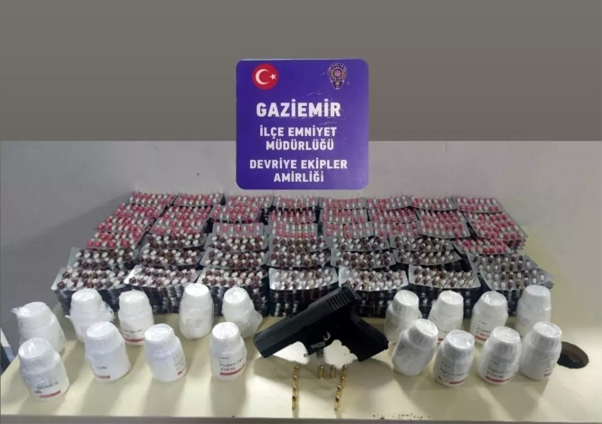 İzmir\'de Uyuşturucu Operasyonu: 1 Kilo Kokain Ele Geçirildi