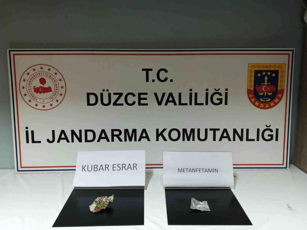 Düzce\'de Jandarma Ekipleri Uyuşturucu Operasyonu Yaptı