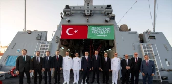 TCG Kınalıada, Suudi Arabistan'ın Cidde Limanını Ziyaret Etti