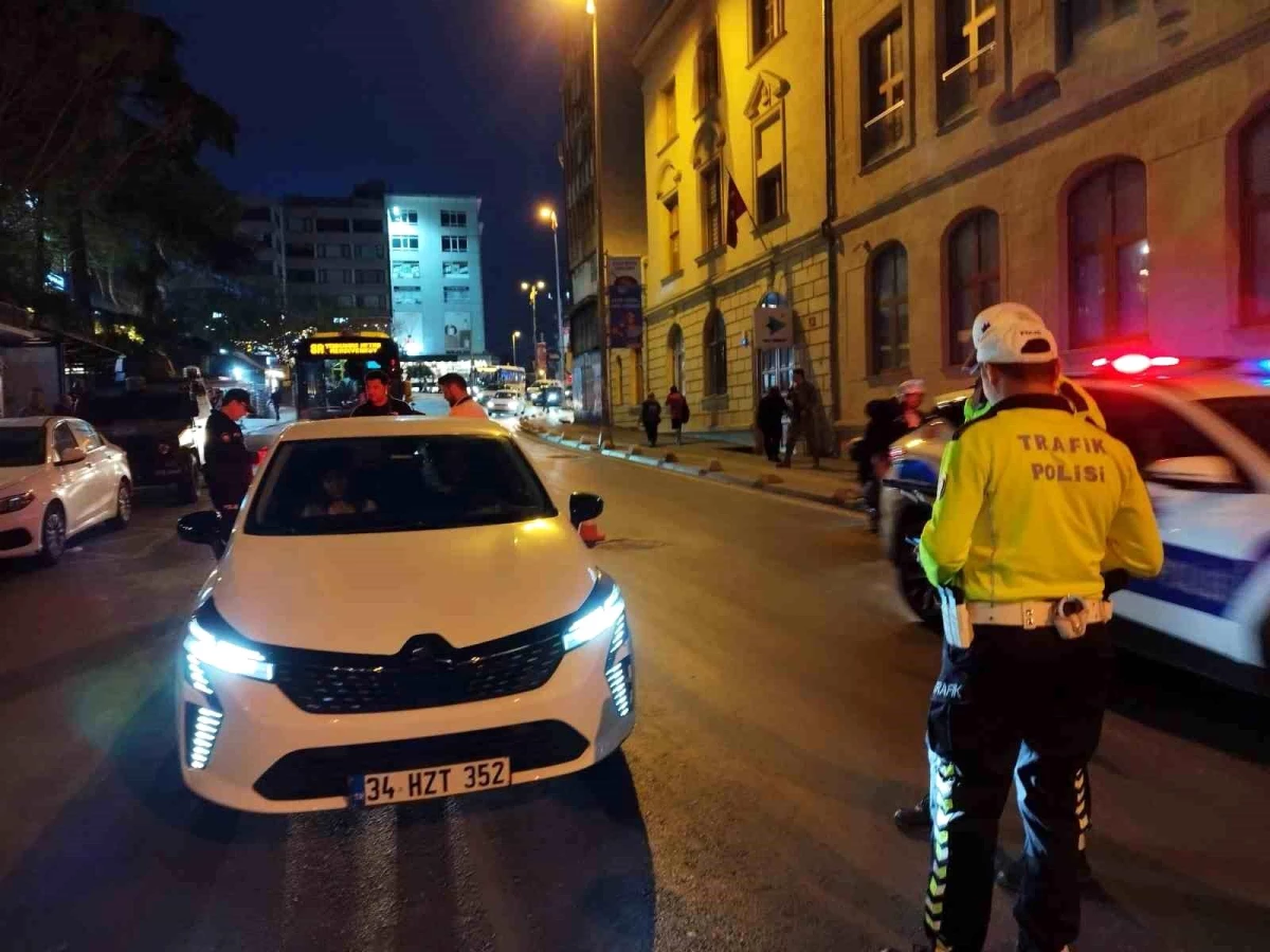 İstanbul\'da \'Huzur İstanbul\' uygulaması kapsamında araçlar denetlendi