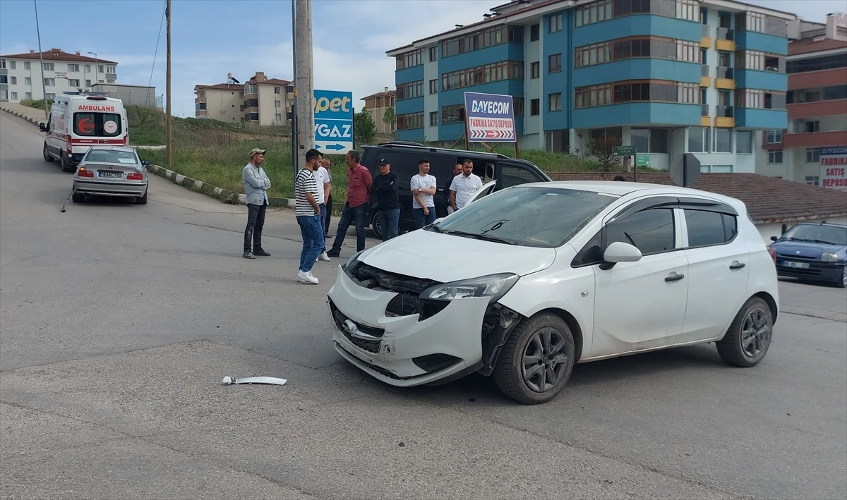 Safranbolu\'da Otomobil Çarpışması: 1 Yaralı