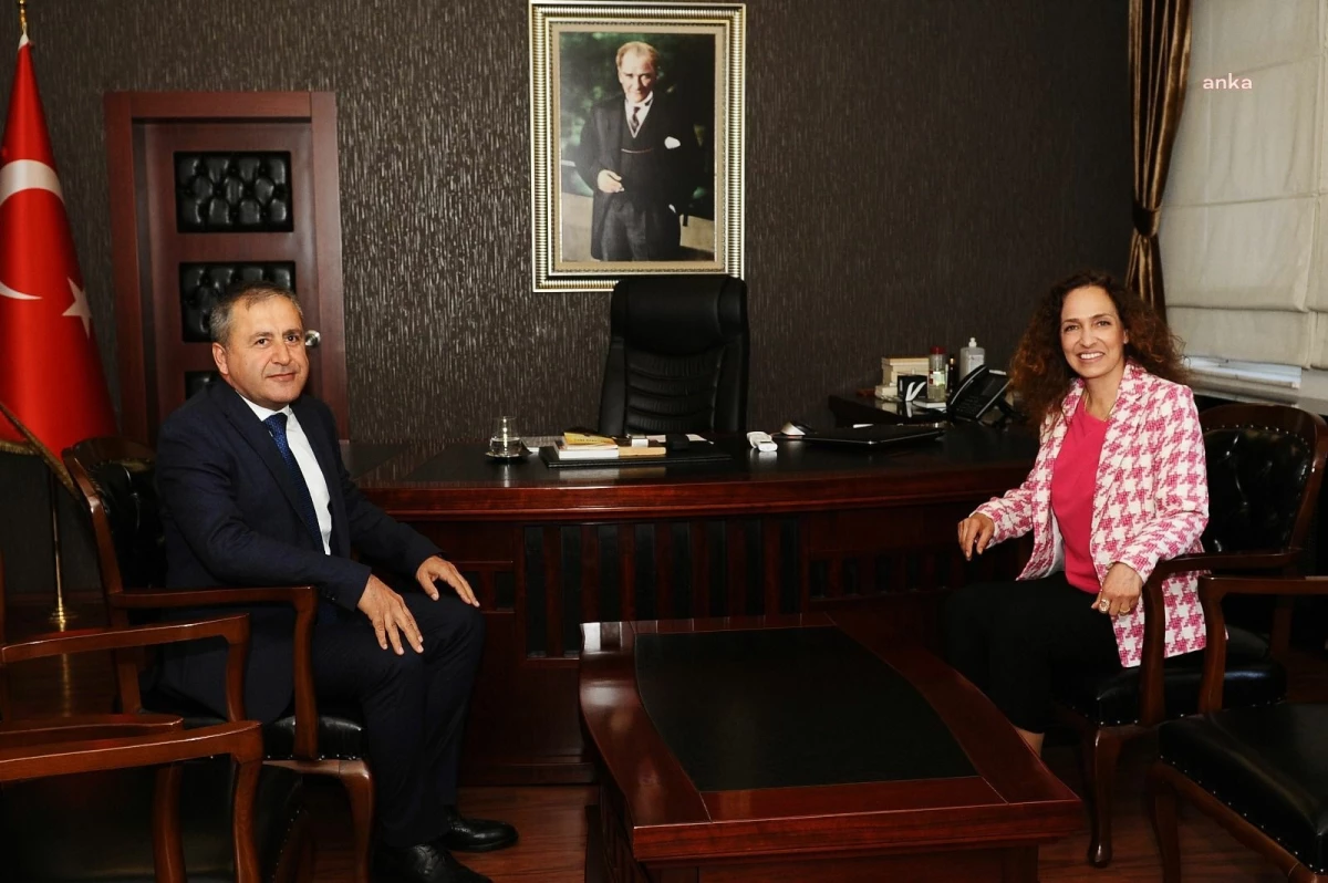 Karşıyaka Belediye Başkanı B. Yıldız Ünsal, Karşıyaka Kaymakamı Özkan Demir\'i ziyaret etti
