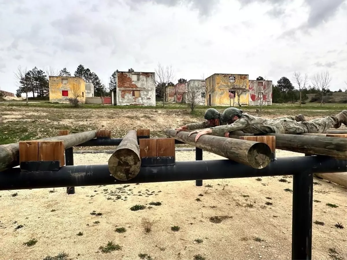 Kırklareli\'deki Komando Tugayı\'nda Dosta Güven Düşmana Korku Saldı