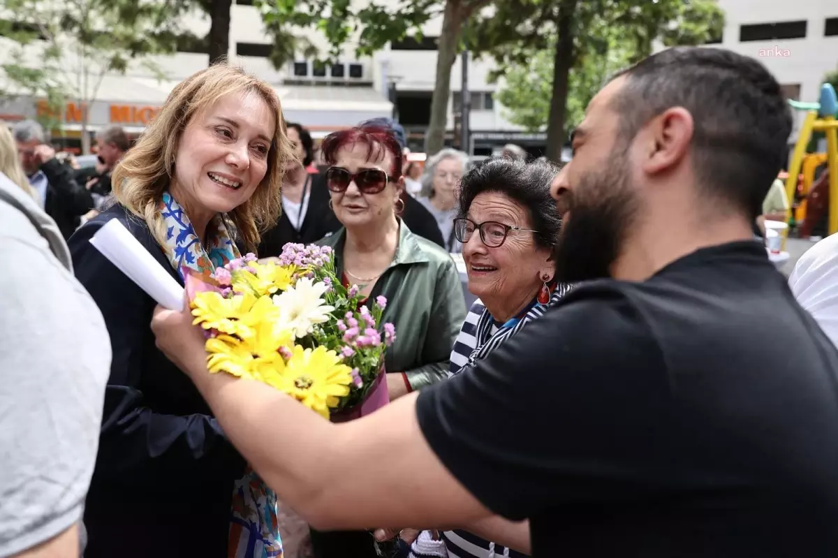 Konak Belediye Başkanı Nilüfer Çınarlı Mutlu, Göztepe Mahallesi\'nde halkla buluştu