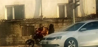 Konya'da tehlikeli seyahat: 5 kişilik aile motosikletle yola çıktı