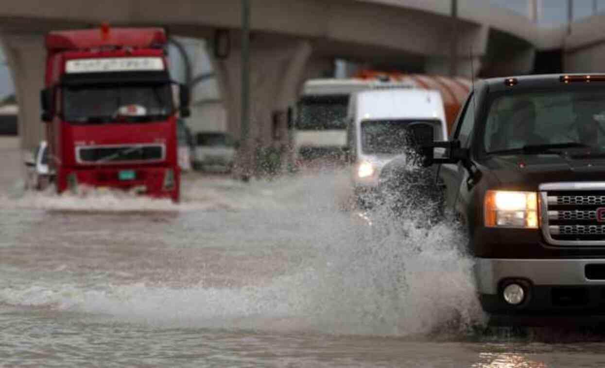 Körfez ülkelerinde sel! Umman'da 20, Birleşik Arap Emirlikleri'nde 1 kişi hayatını kaybetti