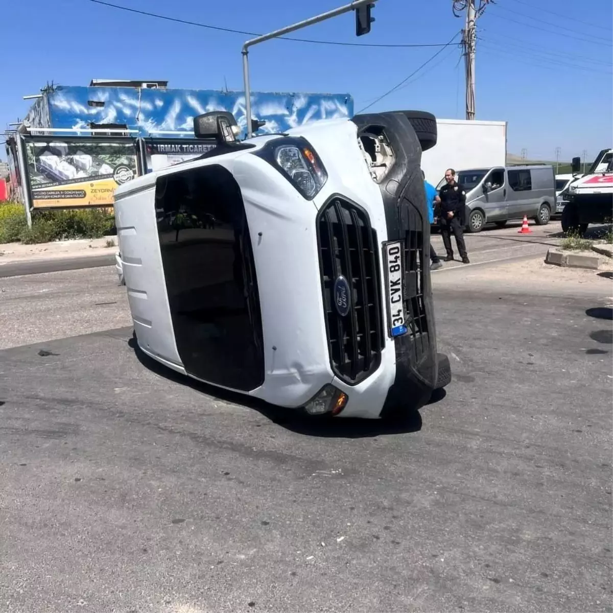 Mardin Nusaybin\'de Tırın Karıştığı Trafik Kazasında 4 Kişi Yaralandı