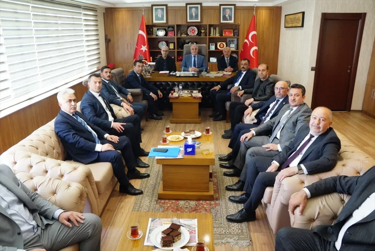 MHP Kayseri İl Başkanı Seyit Demirezen, ilçe belediye başkanları ve meclis üyeleriyle grup toplantısı yaptı