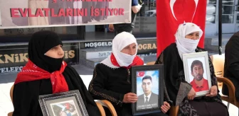 Muş'ta PKK tarafından kaçırılan çocuklar için aileler oturma eylemi yapıyor
