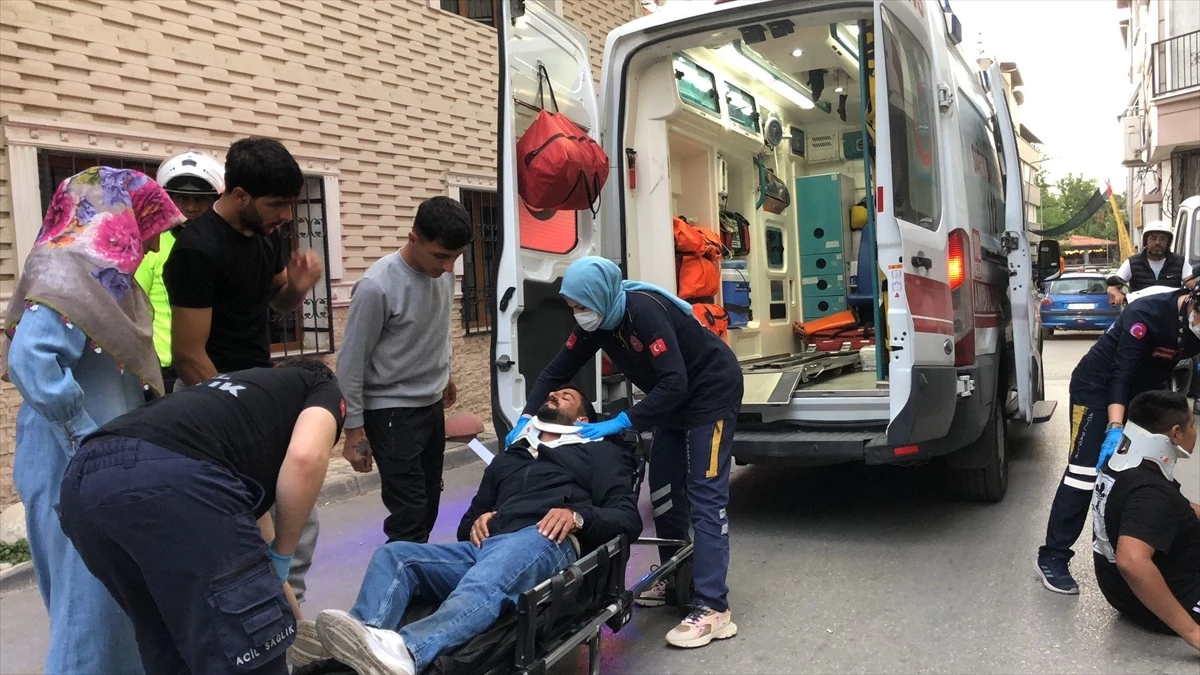 Aydın\'ın Nazilli ilçesinde trafik kazası: 2 kişi yaralandı