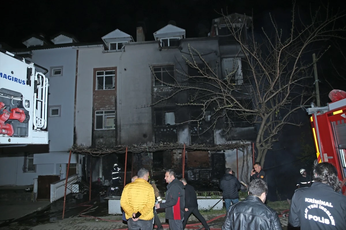 Ordu\'nun Altınordu ilçesinde çıkan yangında 5 kişi dumandan etkilendi