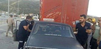 Mersin'de otomobilin tıra çarpması sonucu 1 kişi öldü, 1 kişi yaralandı