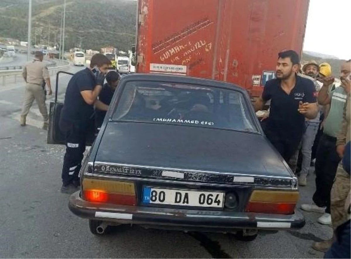 Mersin\'de otomobilin tıra çarpması sonucu 1 kişi öldü, 1 kişi yaralandı