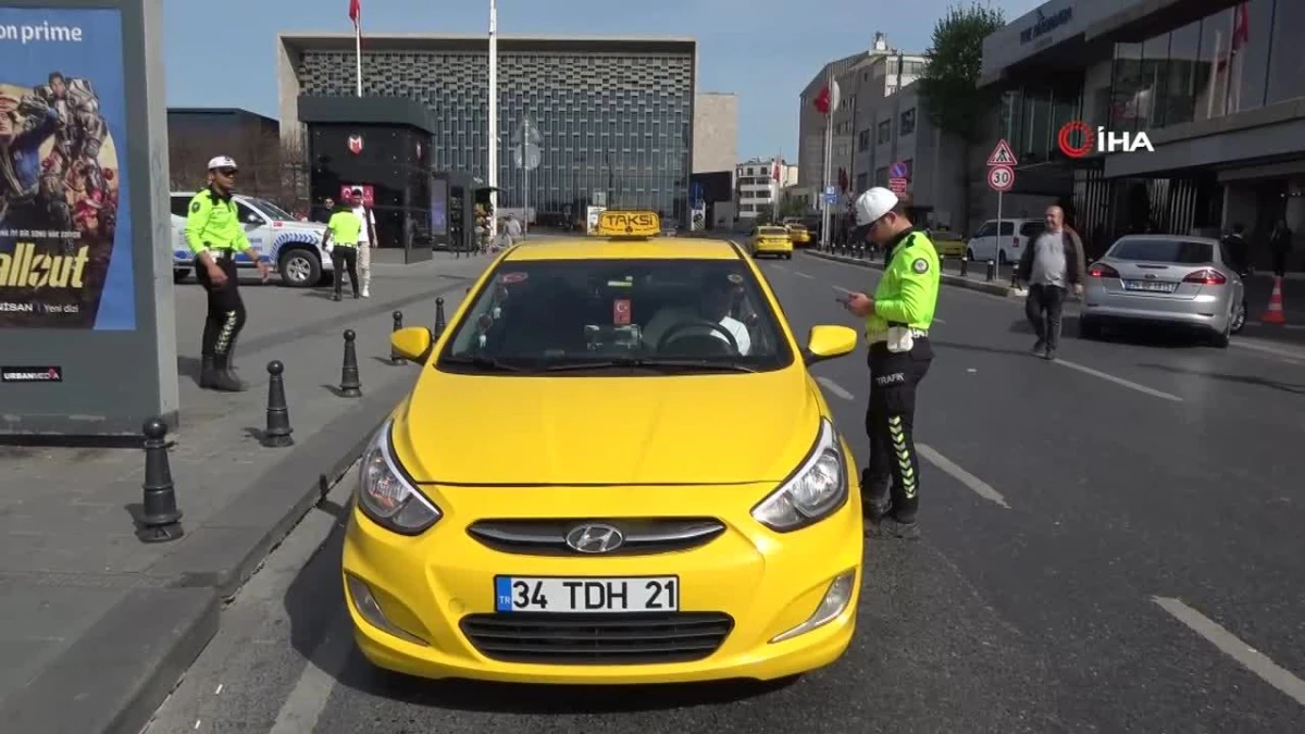 Taksim\'de ticari taksi denetimi yapıldı