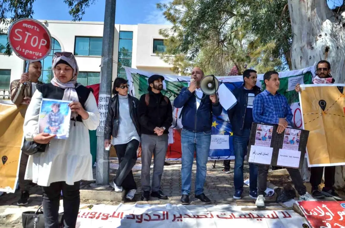 İtalya Başbakanı Tunus\'ta protesto edildi