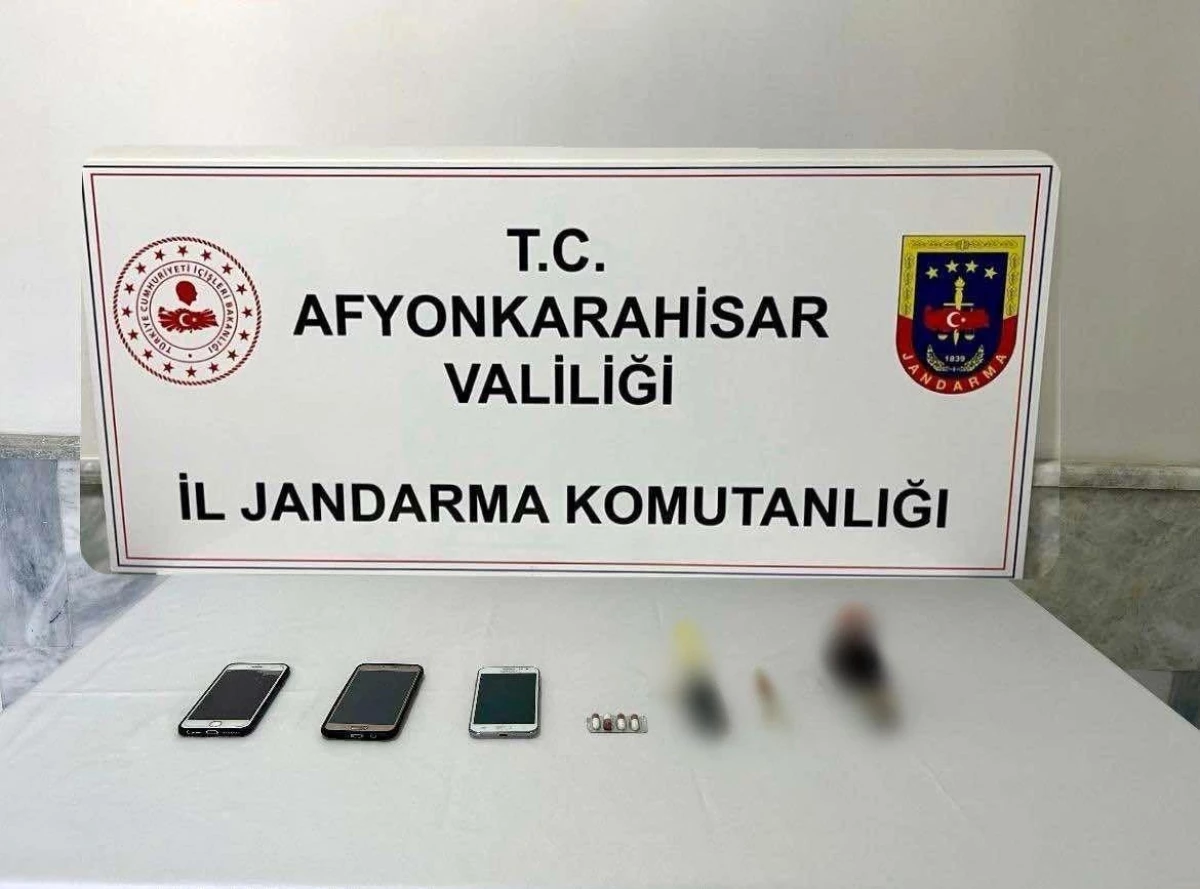 Afyonkarahisar İl Jandarma Komutanlığı 3 şüpheliyi uyuşturucu suçundan gözaltına aldı