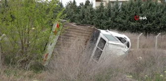 Virajı alamayan kamyonet takla attı: 3 yaralı