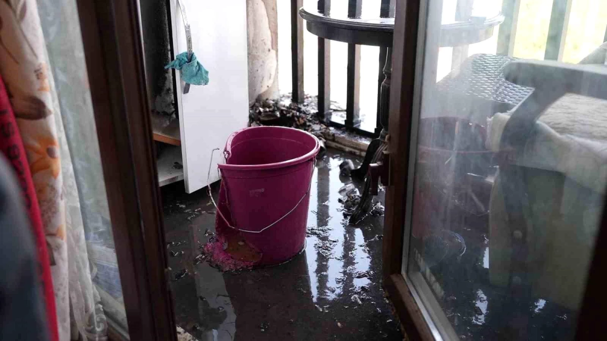 Düzce Belediyesi İtfaiyesi, Orhangazi Mahallesindeki Ev Yangınına Müdahale Etti
