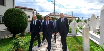 Adalet Bakanı Yılmaz Tunç, Bosna Hersek'in ilk Cumhurbaşkanı Aliya İzzetbegoviç'in kabrini ziyaret etti