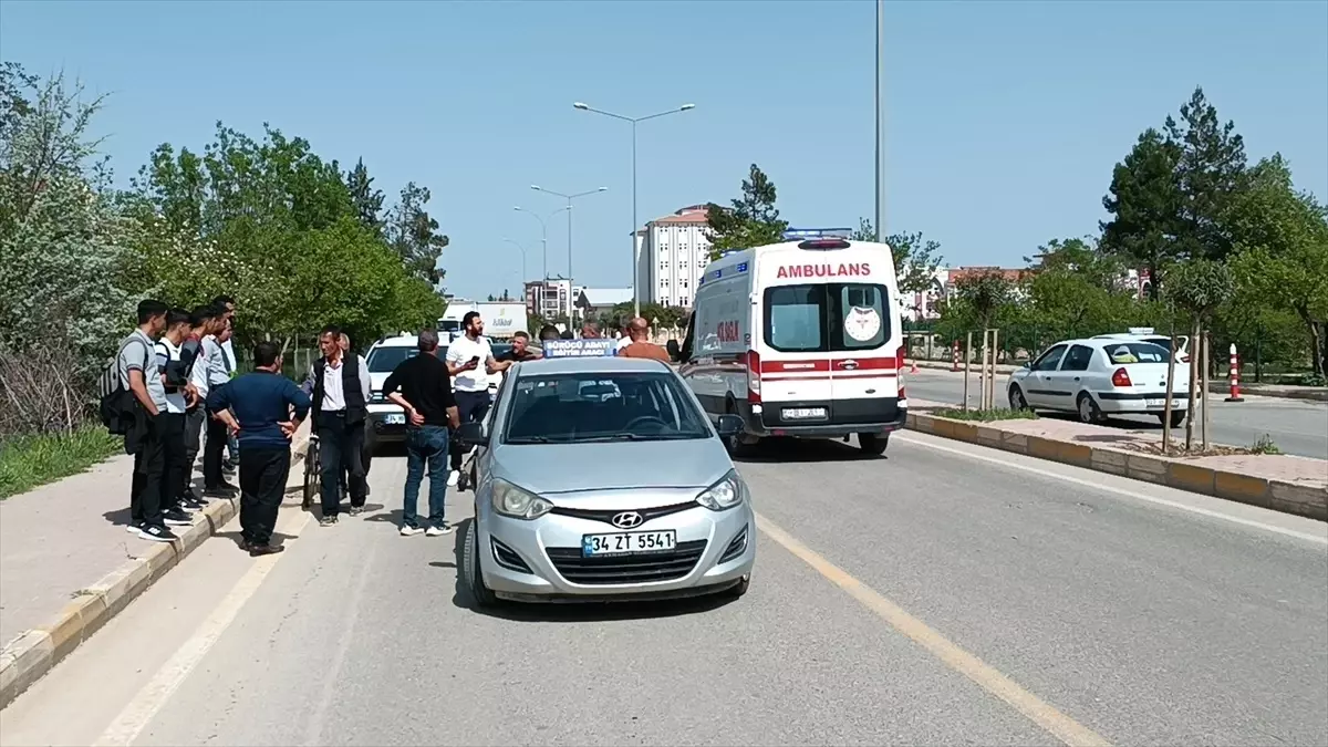 Adıyaman\'da Sürücü Adayının Kullandığı Otomobille Çarpışan Motosiklet Sürücüsü Ağır Yaralandı