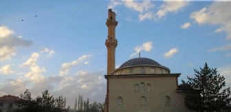 Tokat'ın Sulusaray ilçesinde meydana gelen depremde 5 ahır ve Yozgat'ta 2 katlı bir ev etkilendi