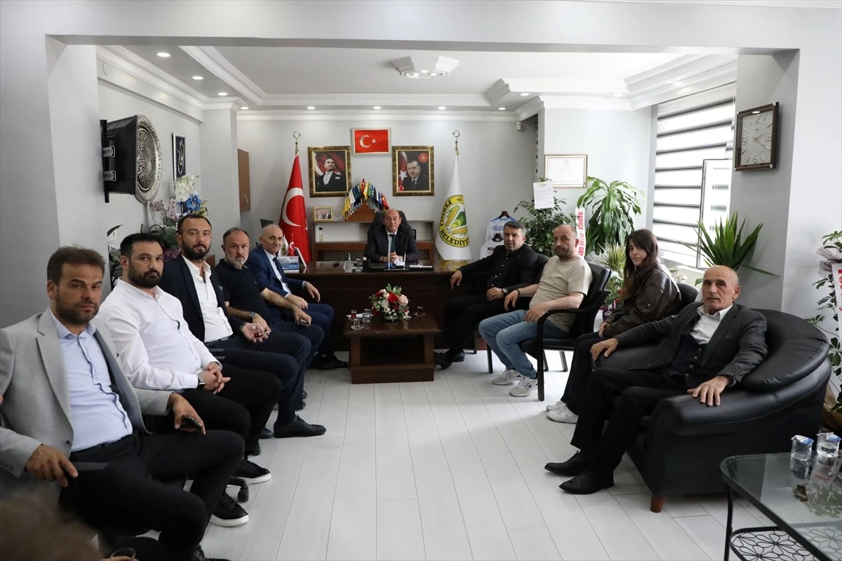 AK Parti ve MHP Ferizli İlçe Teşkilatları Ferizli Belediye Başkanı Mehmet Ata\'yı Ziyaret Etti